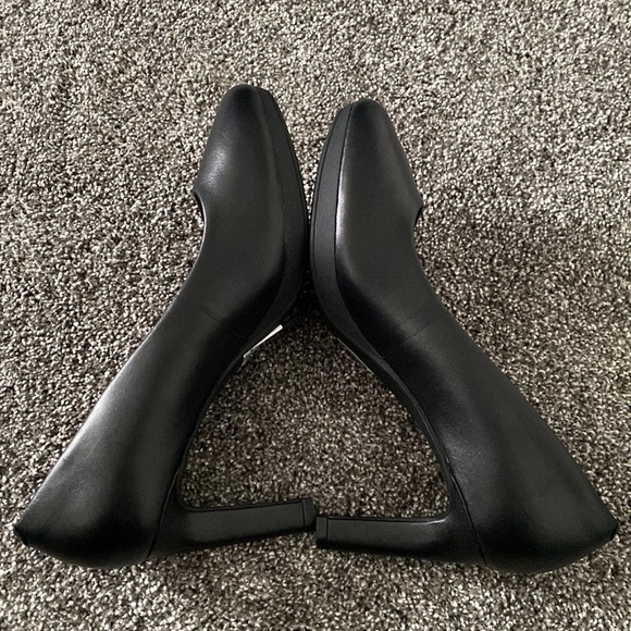 Wide width black pumps - Picture 6 of 10